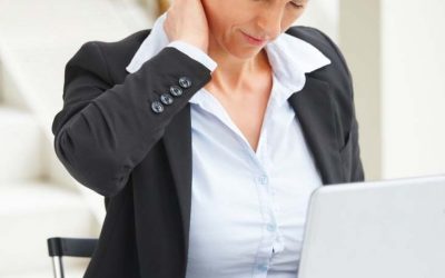 Millora la teva postura davant l’ordinador amb salut postural.  5 exercicis contra el dolor d’esquena